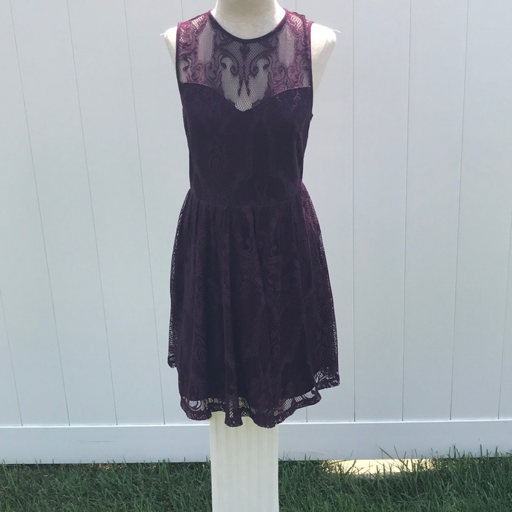 Beautiful purple lace dress size medium like new